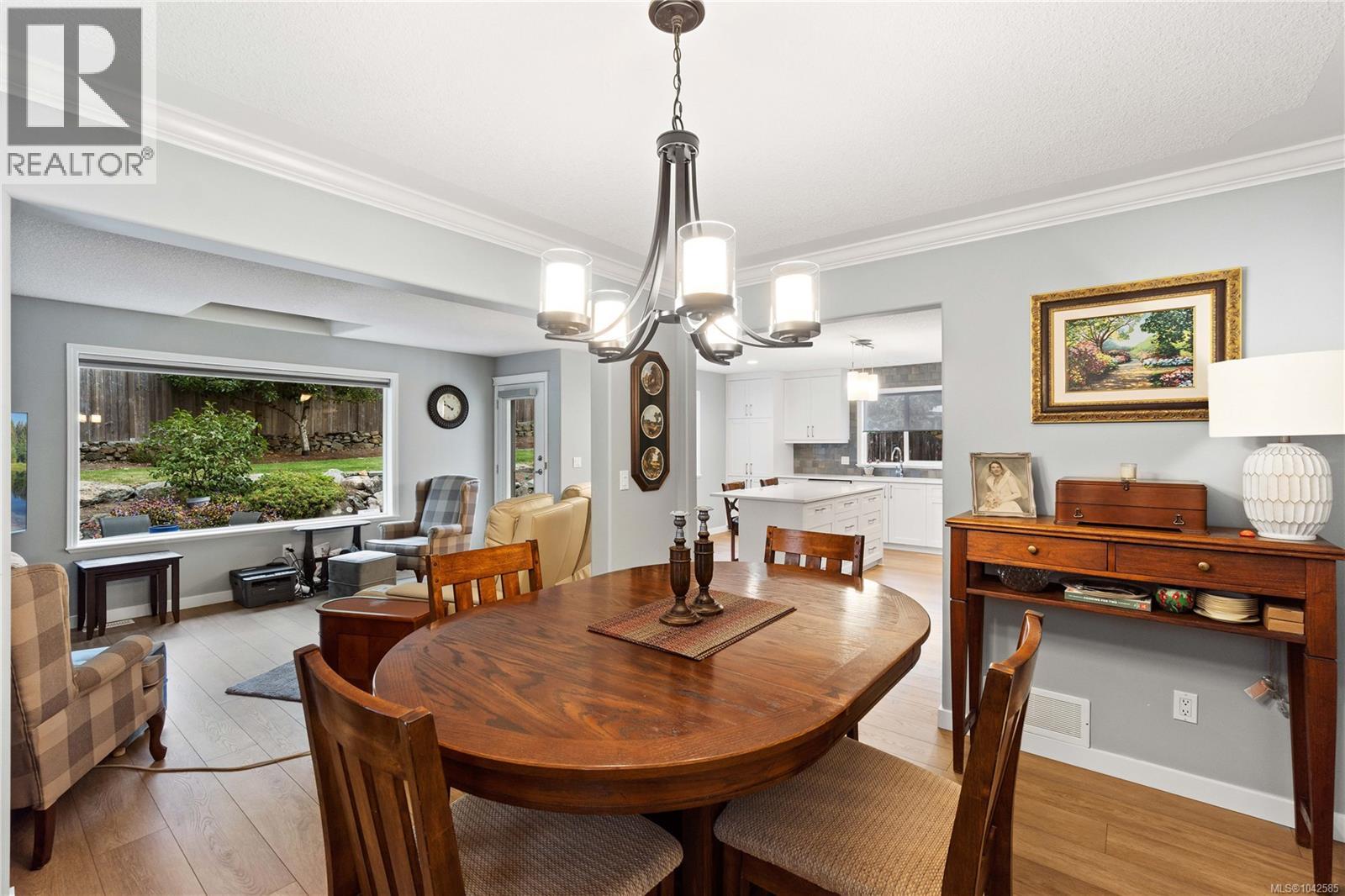 4938 Hartwig Cres - 5