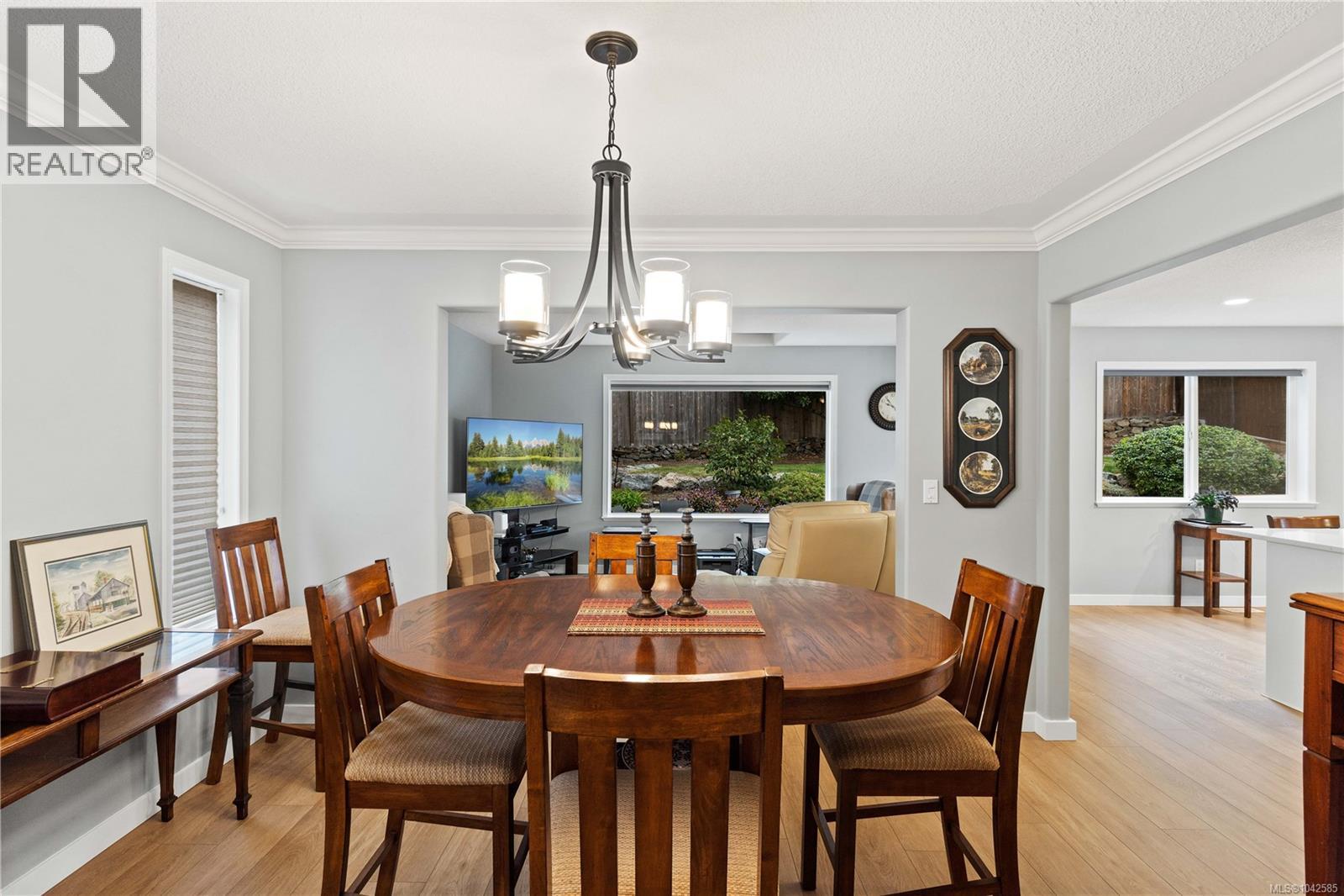 4938 Hartwig Cres - 6