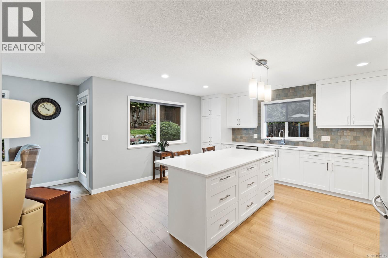 4938 Hartwig Cres - 9