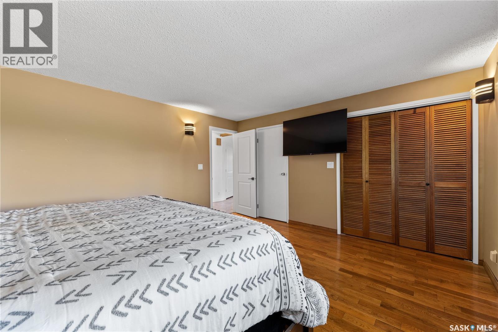 342 4th STREET E - 22