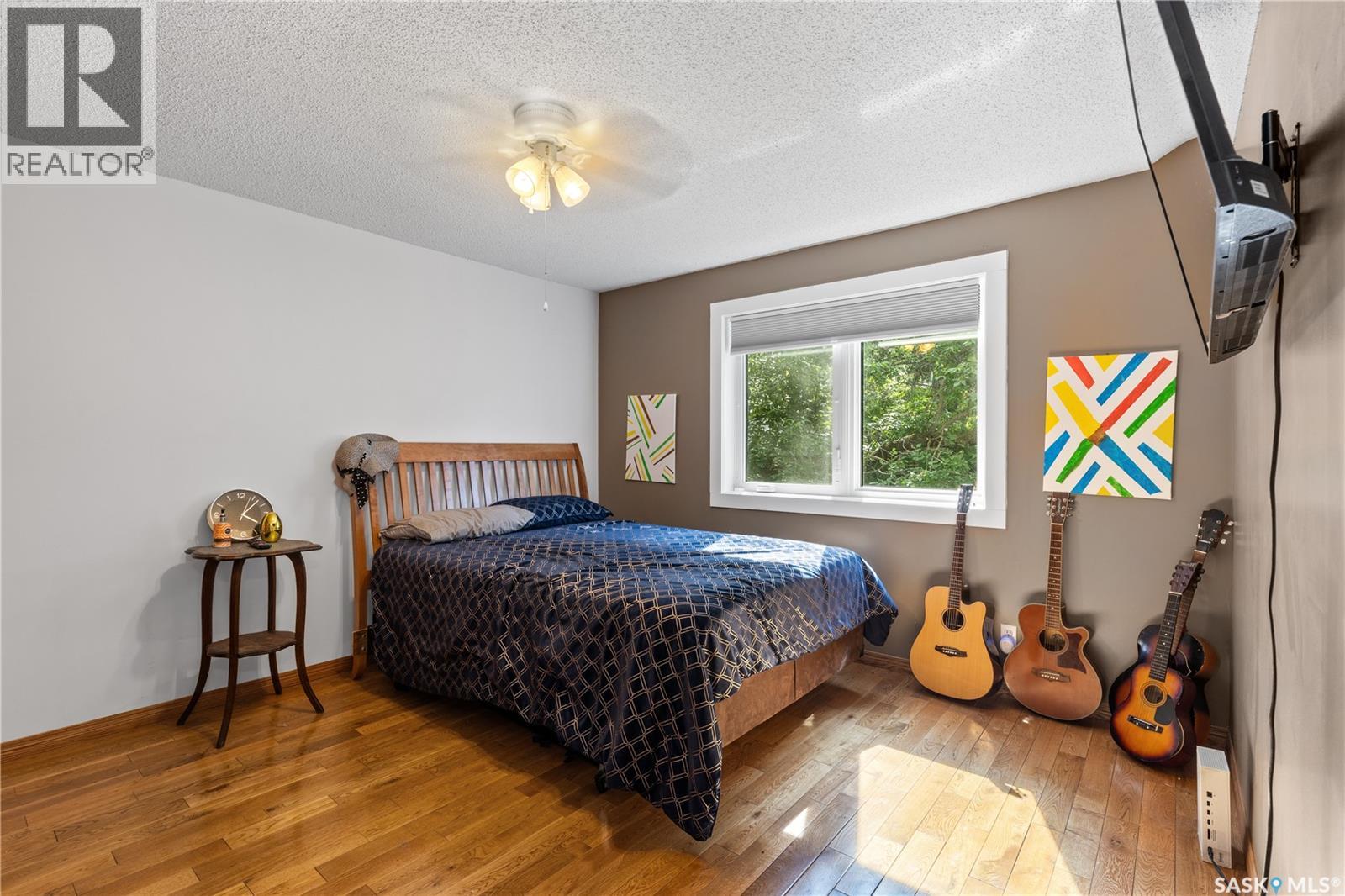 342 4th STREET E - 23