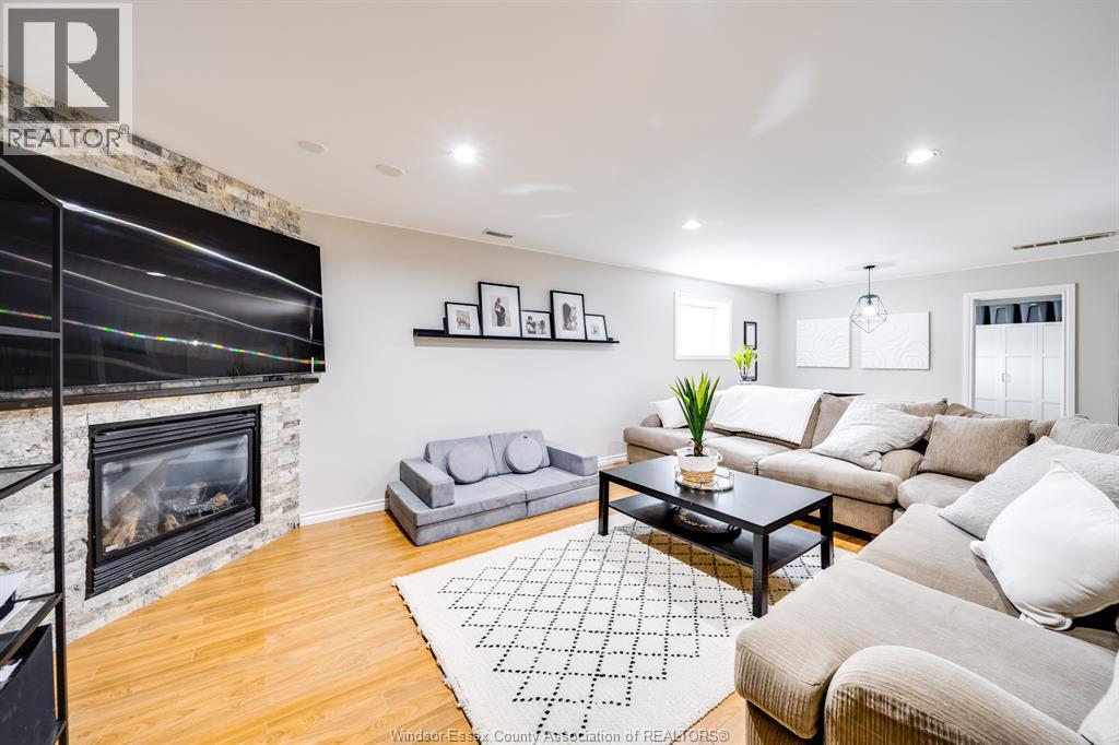 1409 KATELLA AVENUE - 27