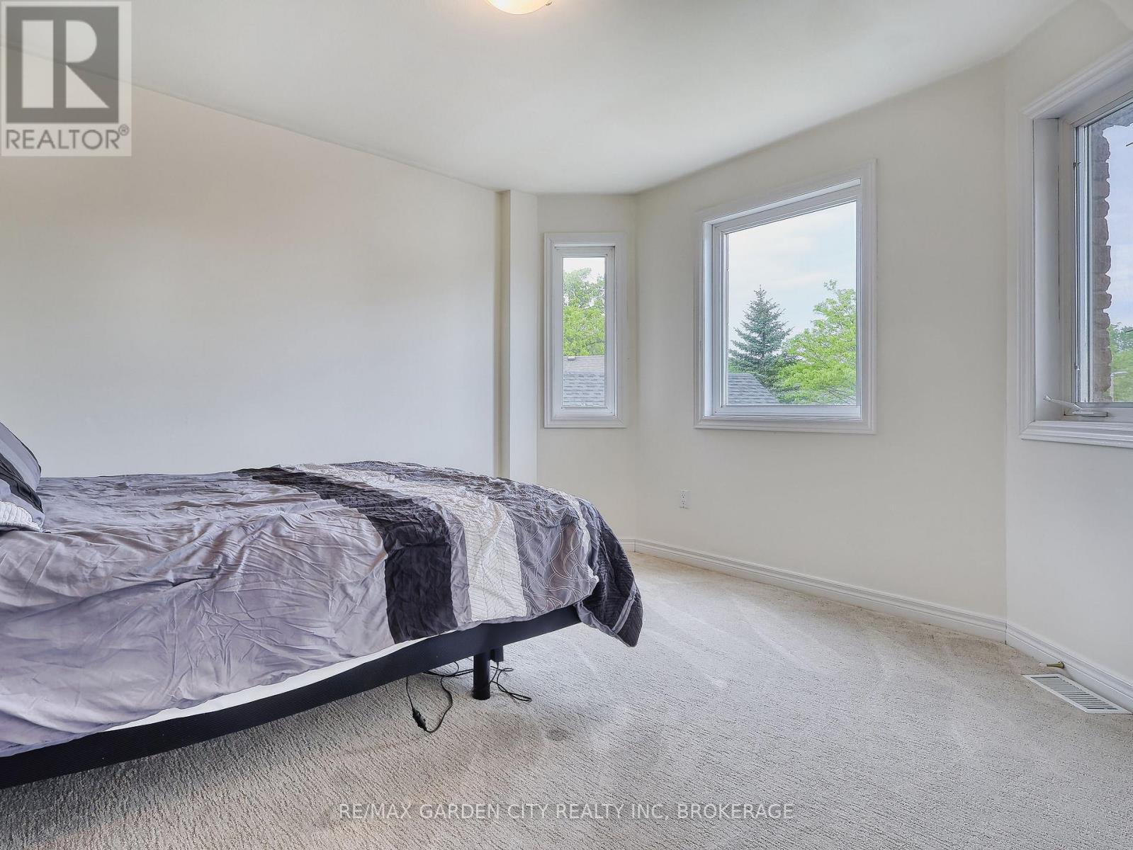 75 JACKSON COURT E - 25