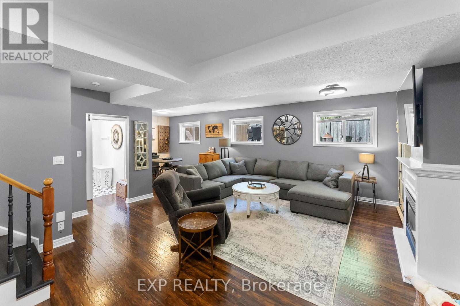 43 THOROLD AVENUE - 27