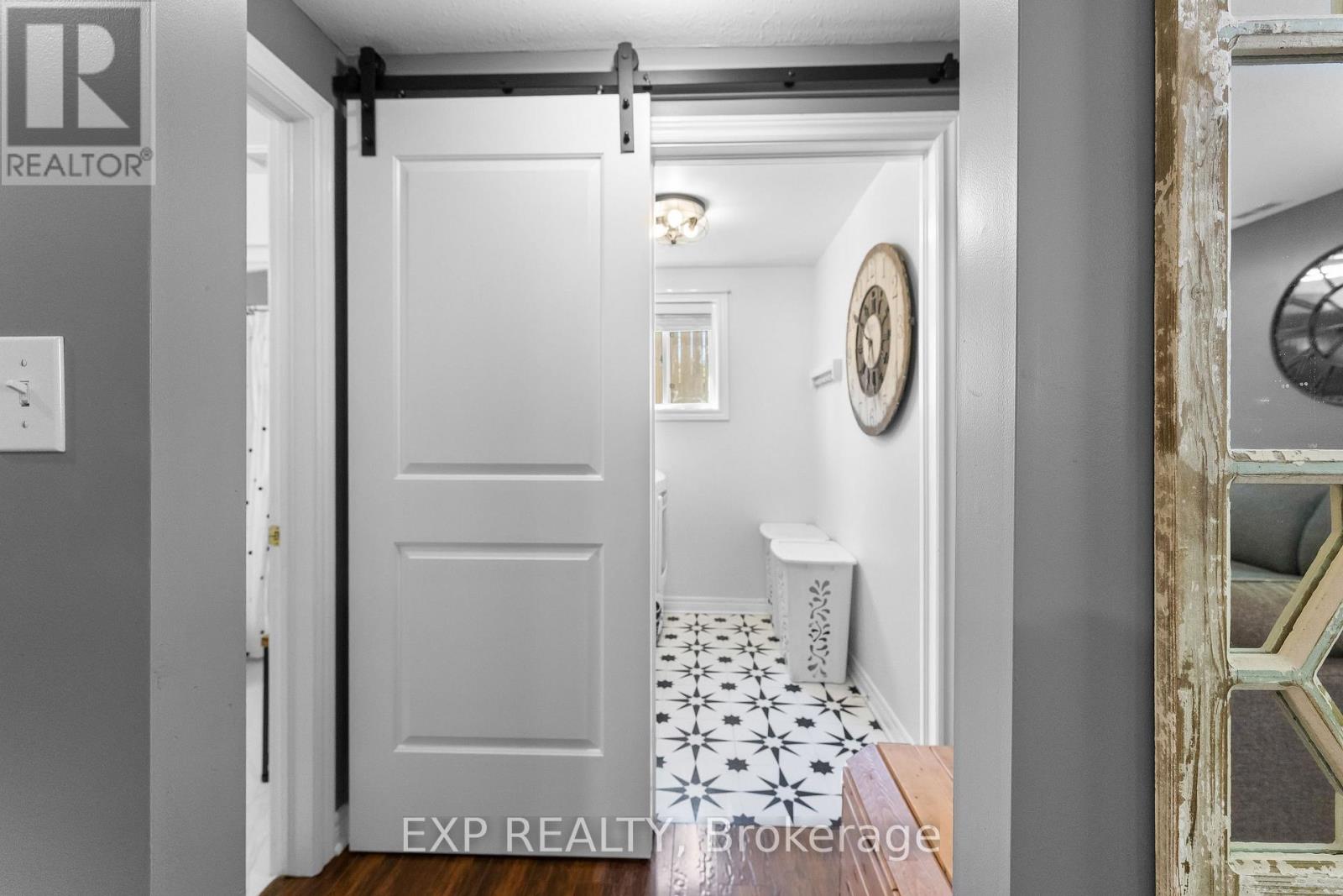 43 THOROLD AVENUE - 32