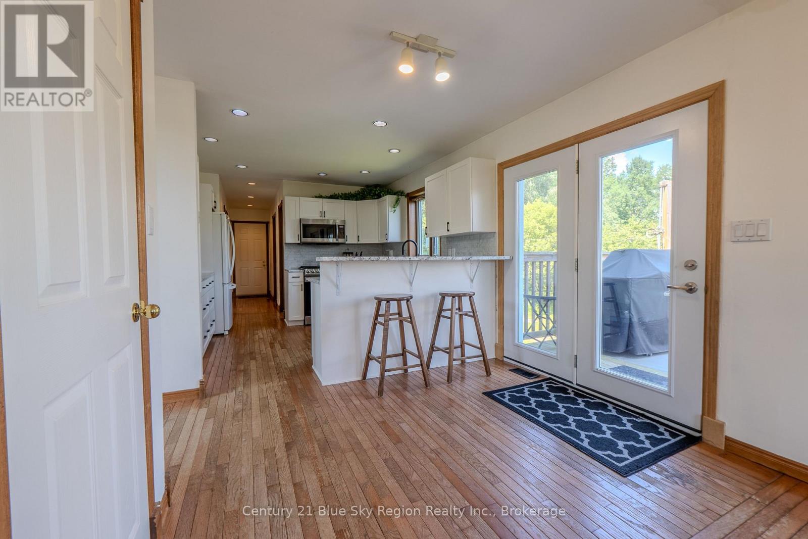 1033 CENTENNIAL CRESCENT - 10