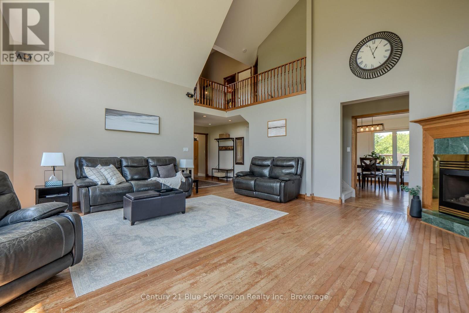 1033 CENTENNIAL CRESCENT - 17