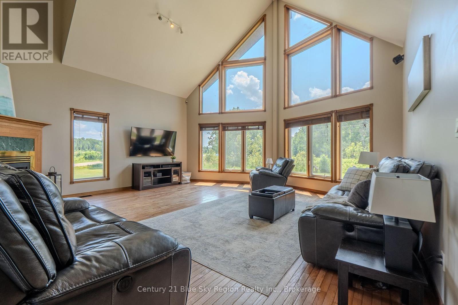 1033 CENTENNIAL CRESCENT - 18