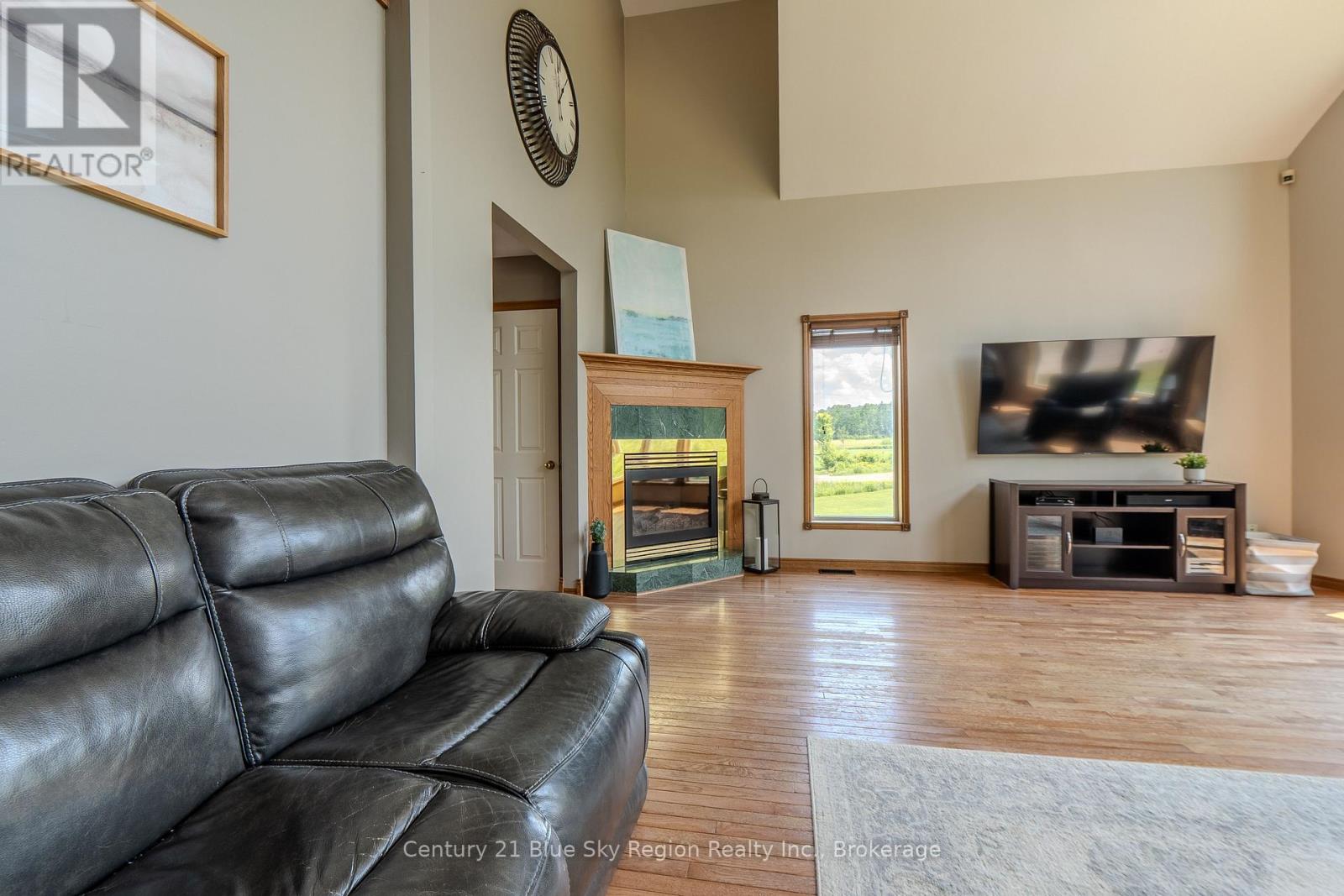 1033 CENTENNIAL CRESCENT - 19