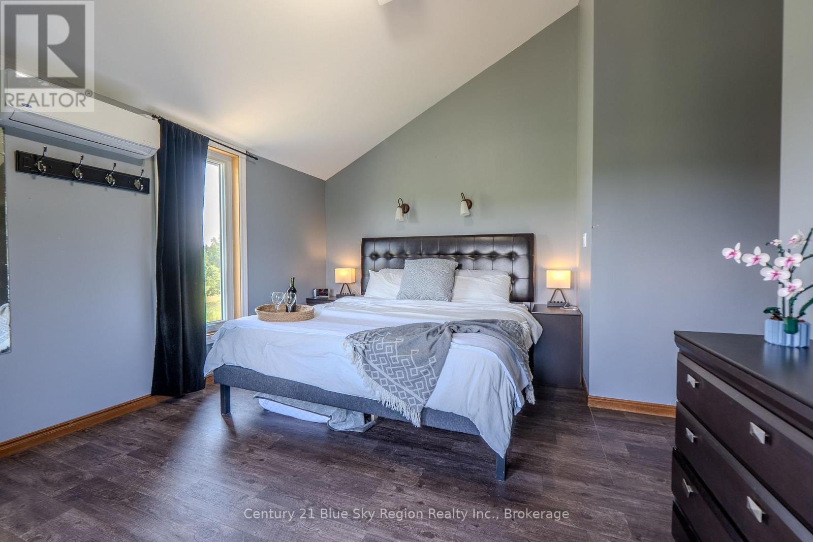 1033 CENTENNIAL CRESCENT - 22