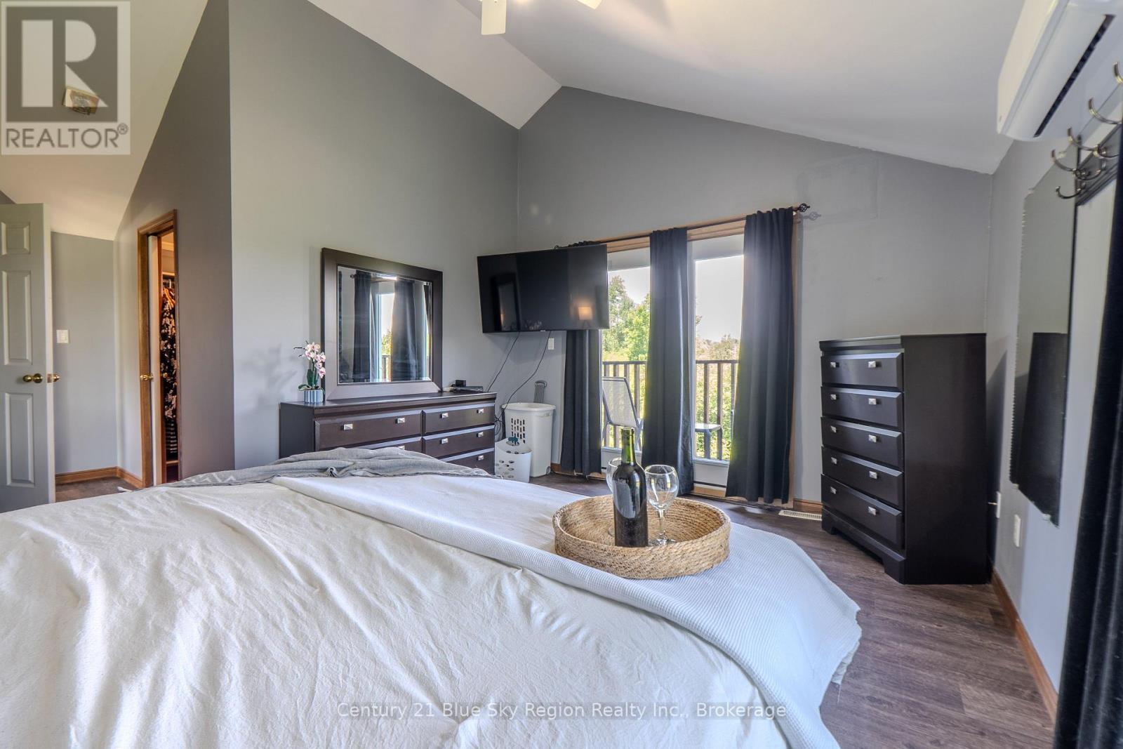 1033 CENTENNIAL CRESCENT - 23