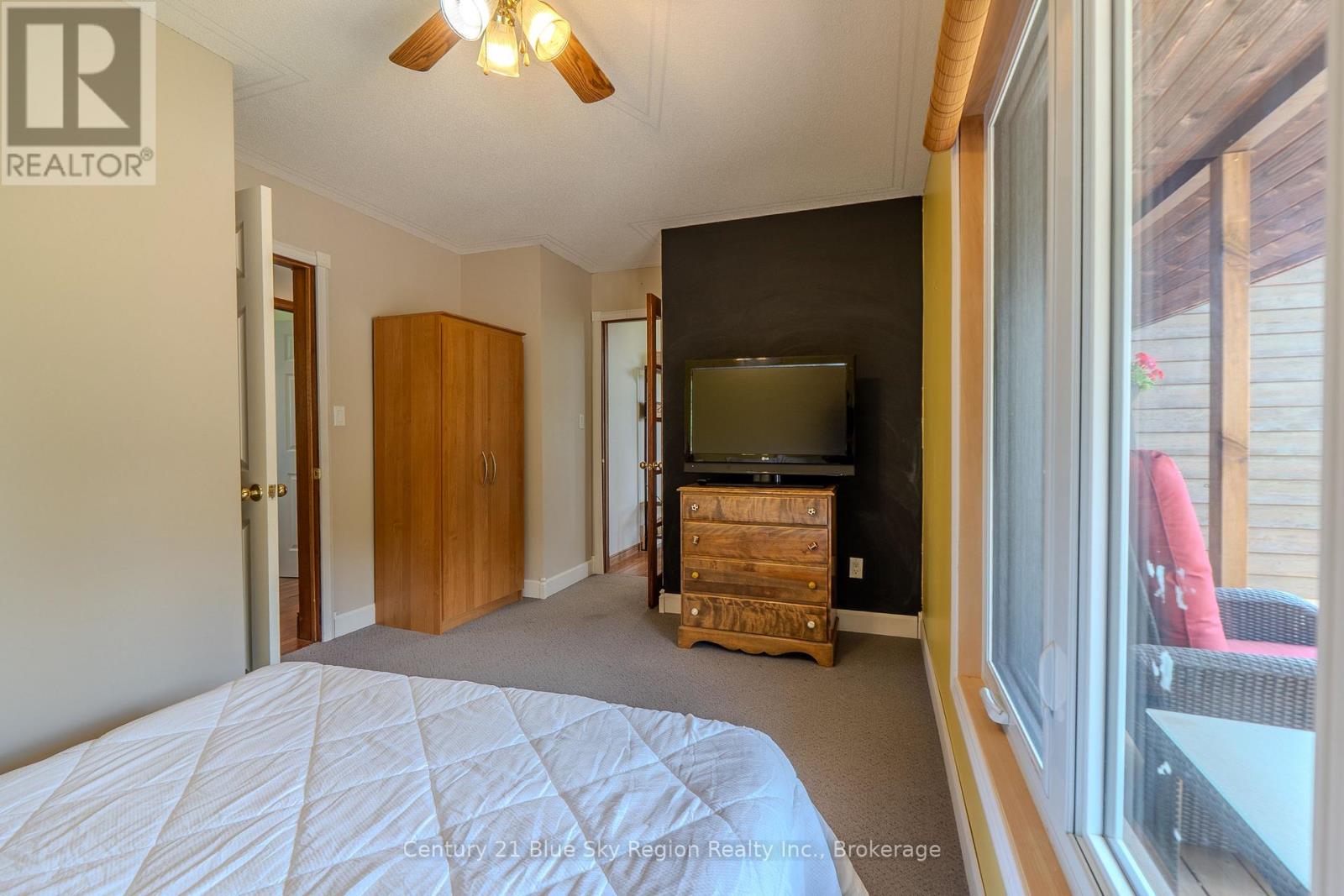 1033 CENTENNIAL CRESCENT - 26