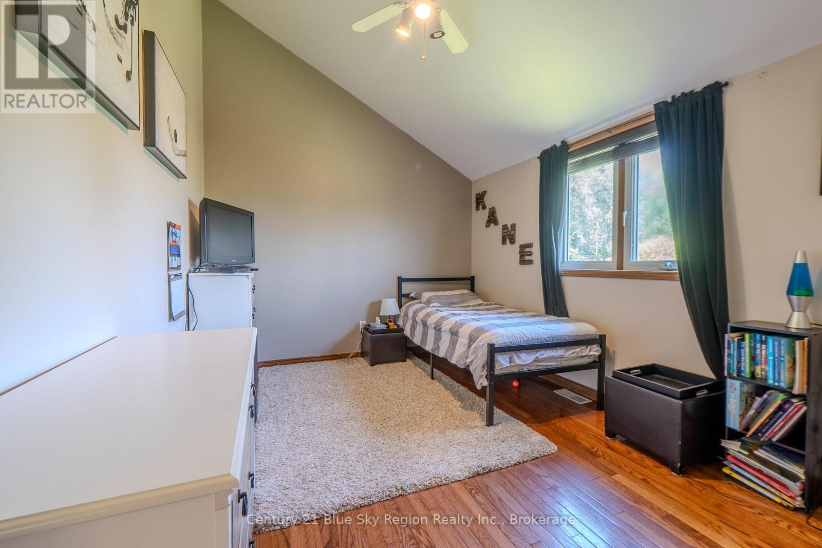 1033 CENTENNIAL CRESCENT - 27