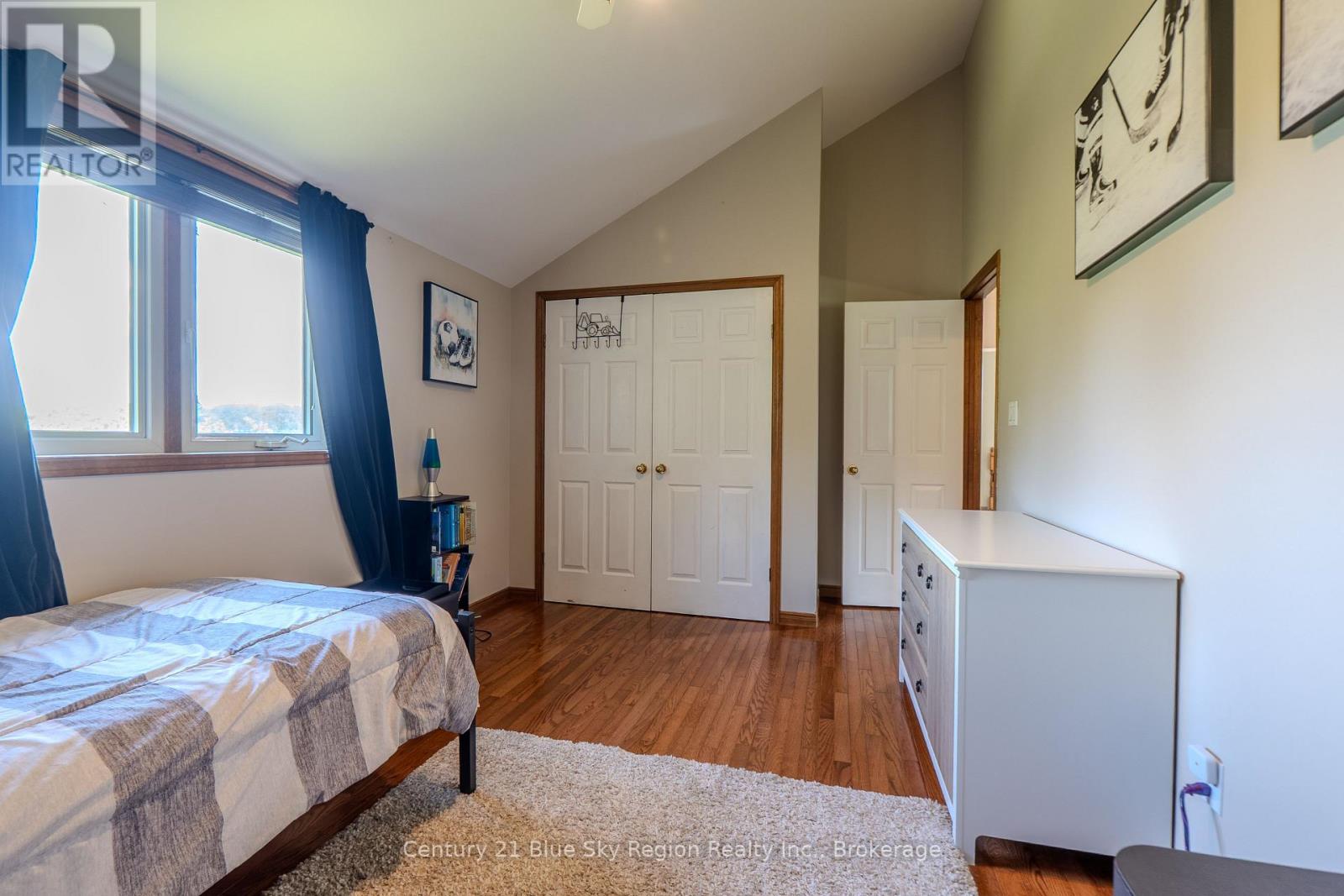 1033 CENTENNIAL CRESCENT - 28