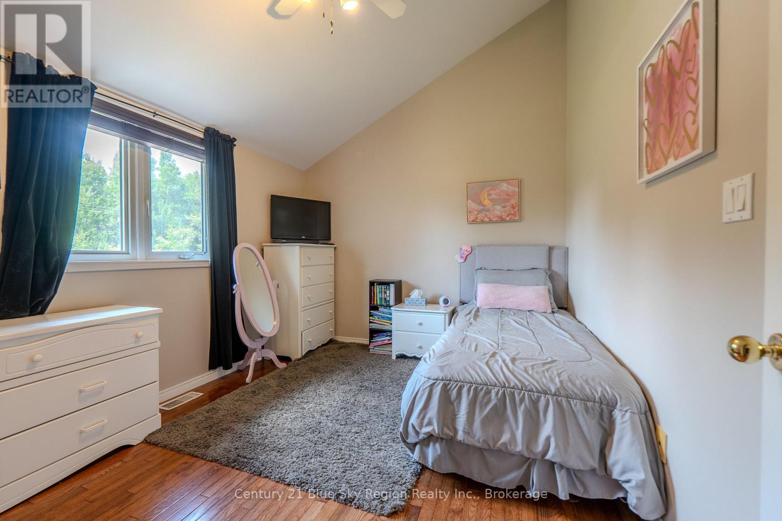 1033 CENTENNIAL CRESCENT - 29
