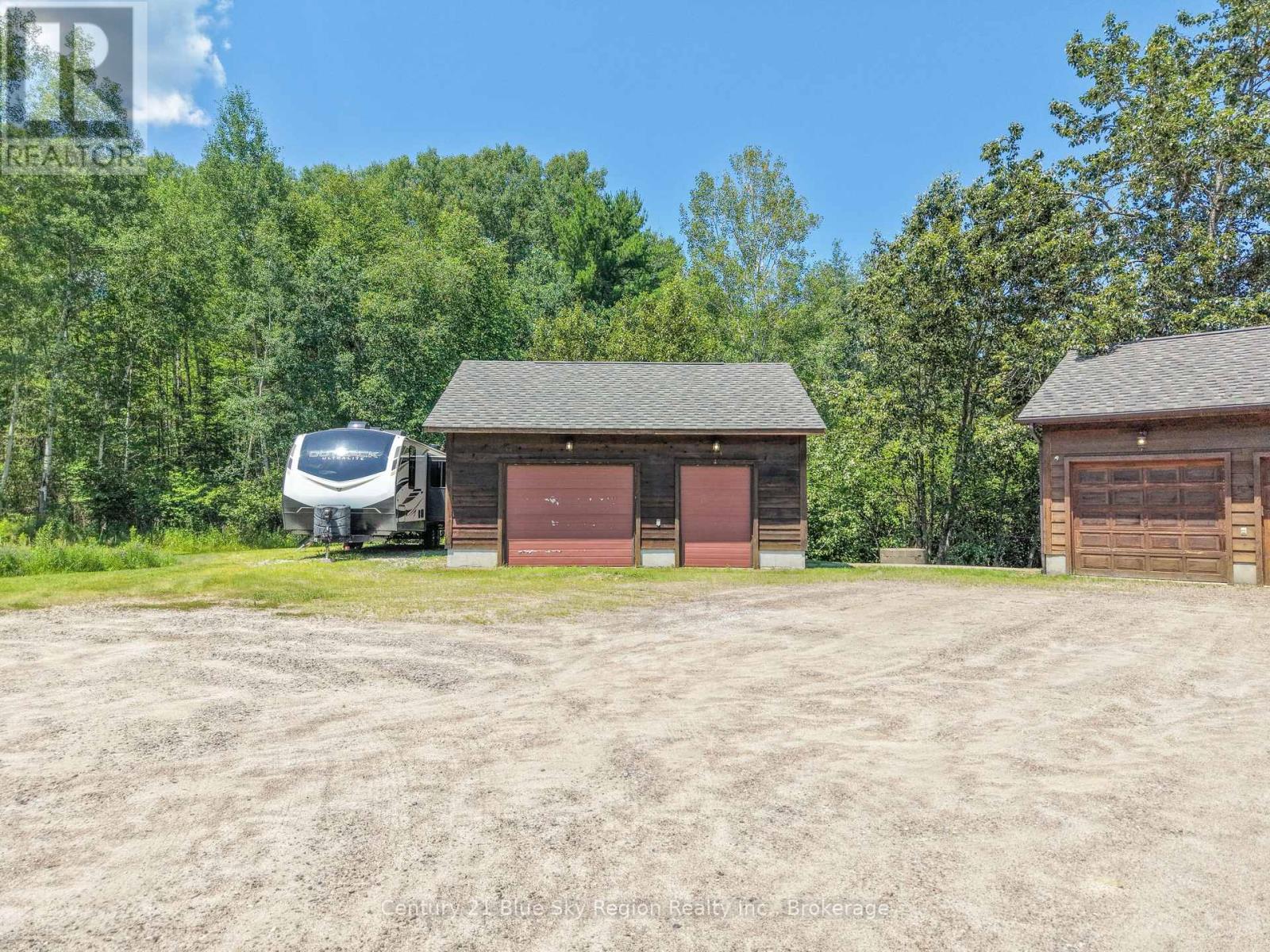 1033 CENTENNIAL CRESCENT - 3