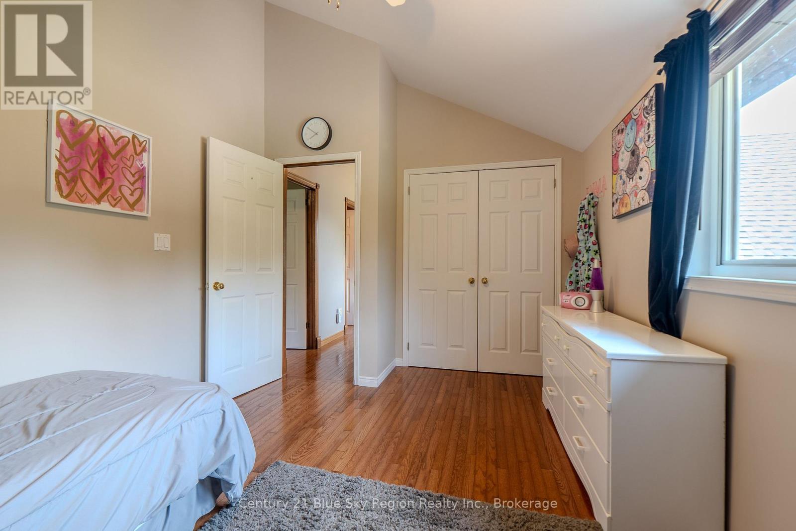 1033 CENTENNIAL CRESCENT - 30