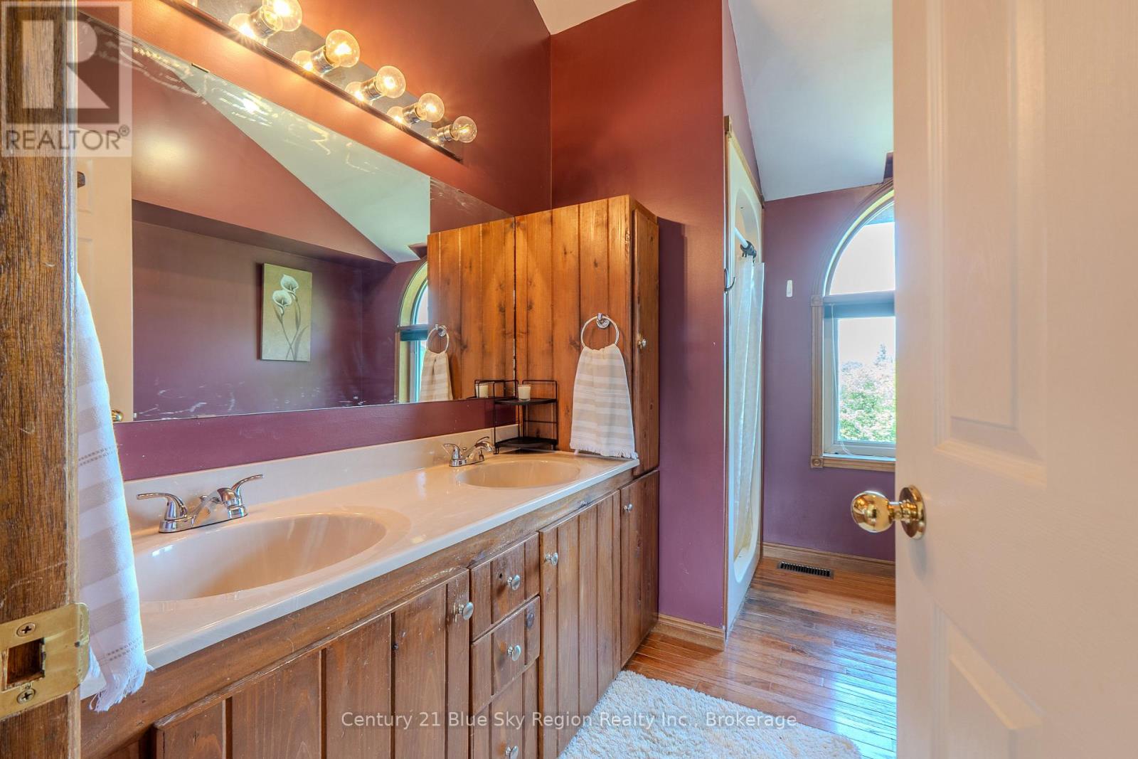 1033 CENTENNIAL CRESCENT - 33