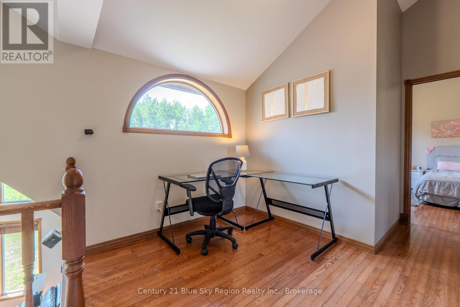 1033 CENTENNIAL CRESCENT - 35