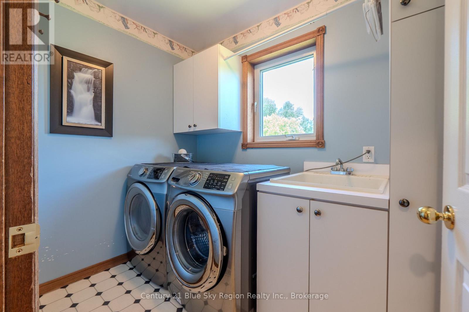 1033 CENTENNIAL CRESCENT - 36