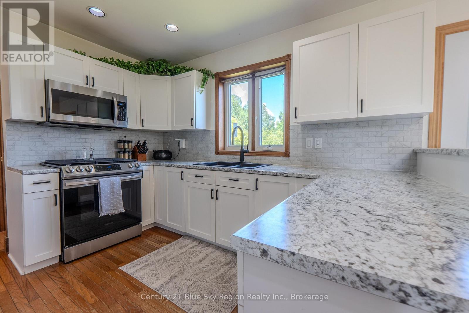 1033 CENTENNIAL CRESCENT - 5