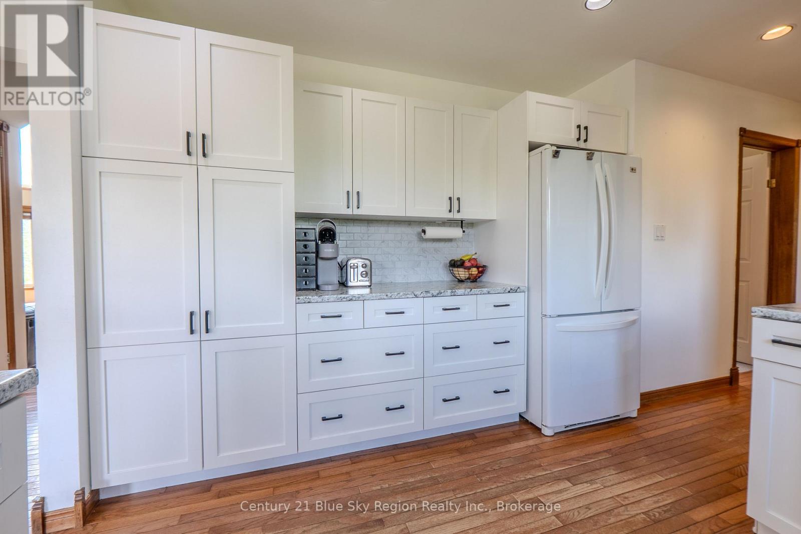 1033 CENTENNIAL CRESCENT - 7