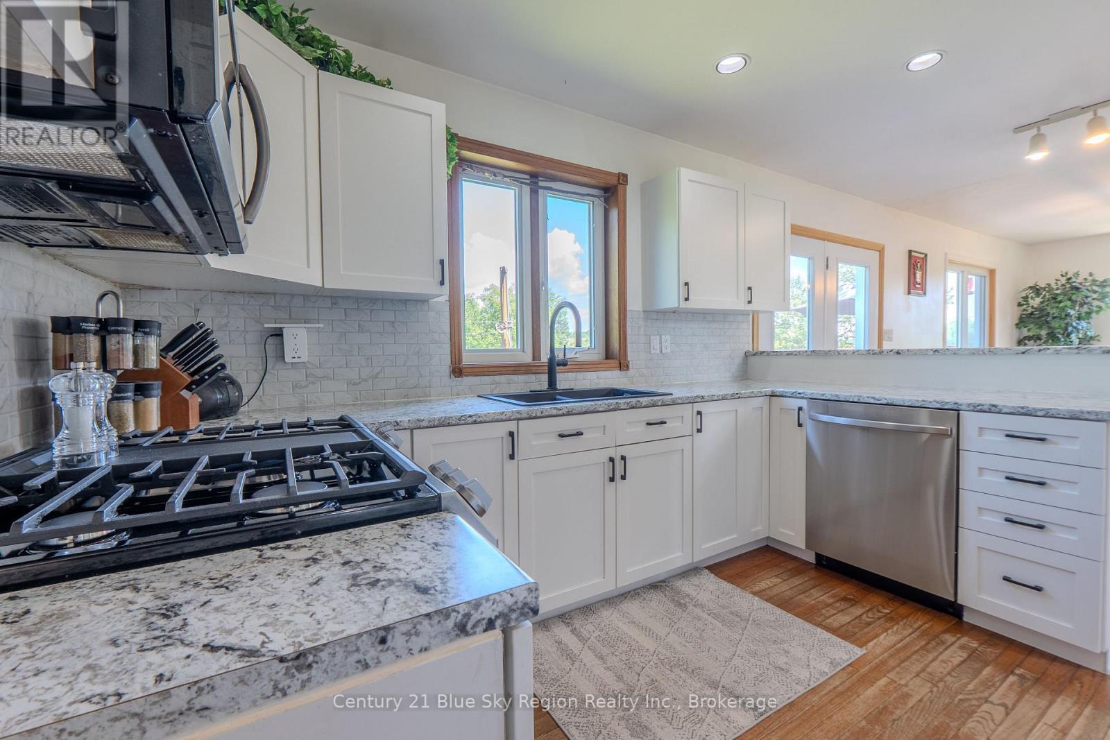 1033 CENTENNIAL CRESCENT - 8