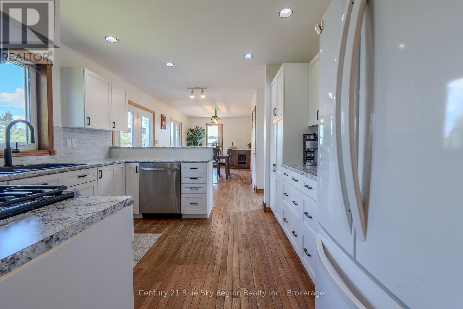 1033 CENTENNIAL CRESCENT - 9