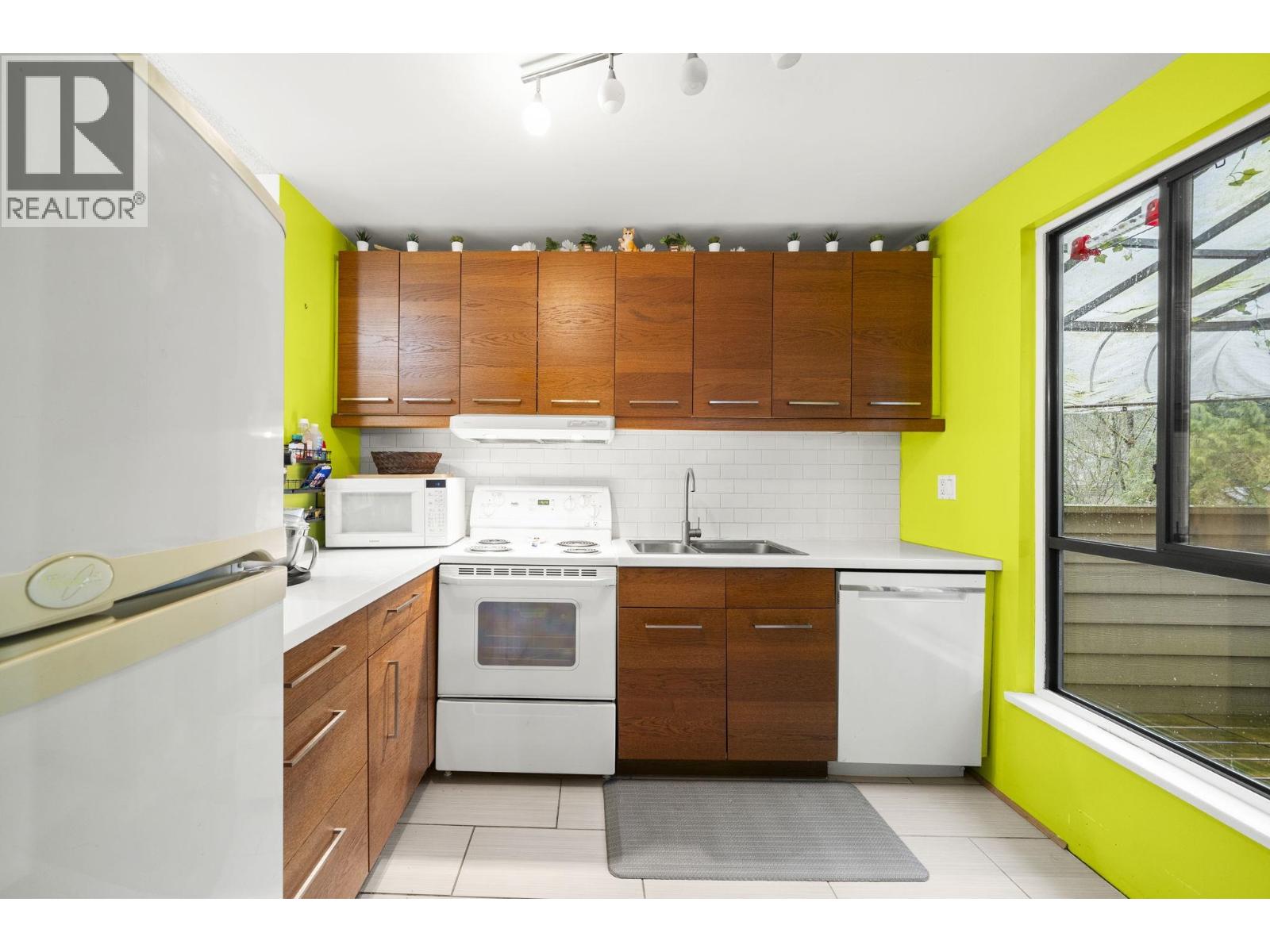 201 9145 SATURNA DRIVE, Burnaby