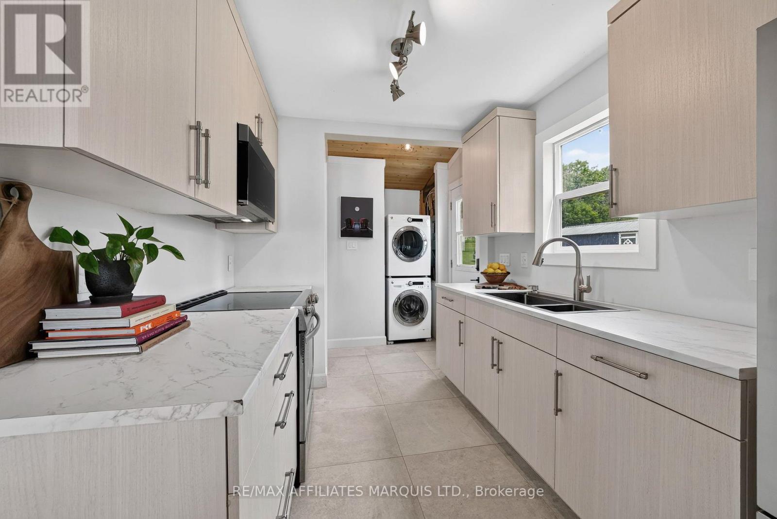19 HAMILTON ISLAND ROAD - 19