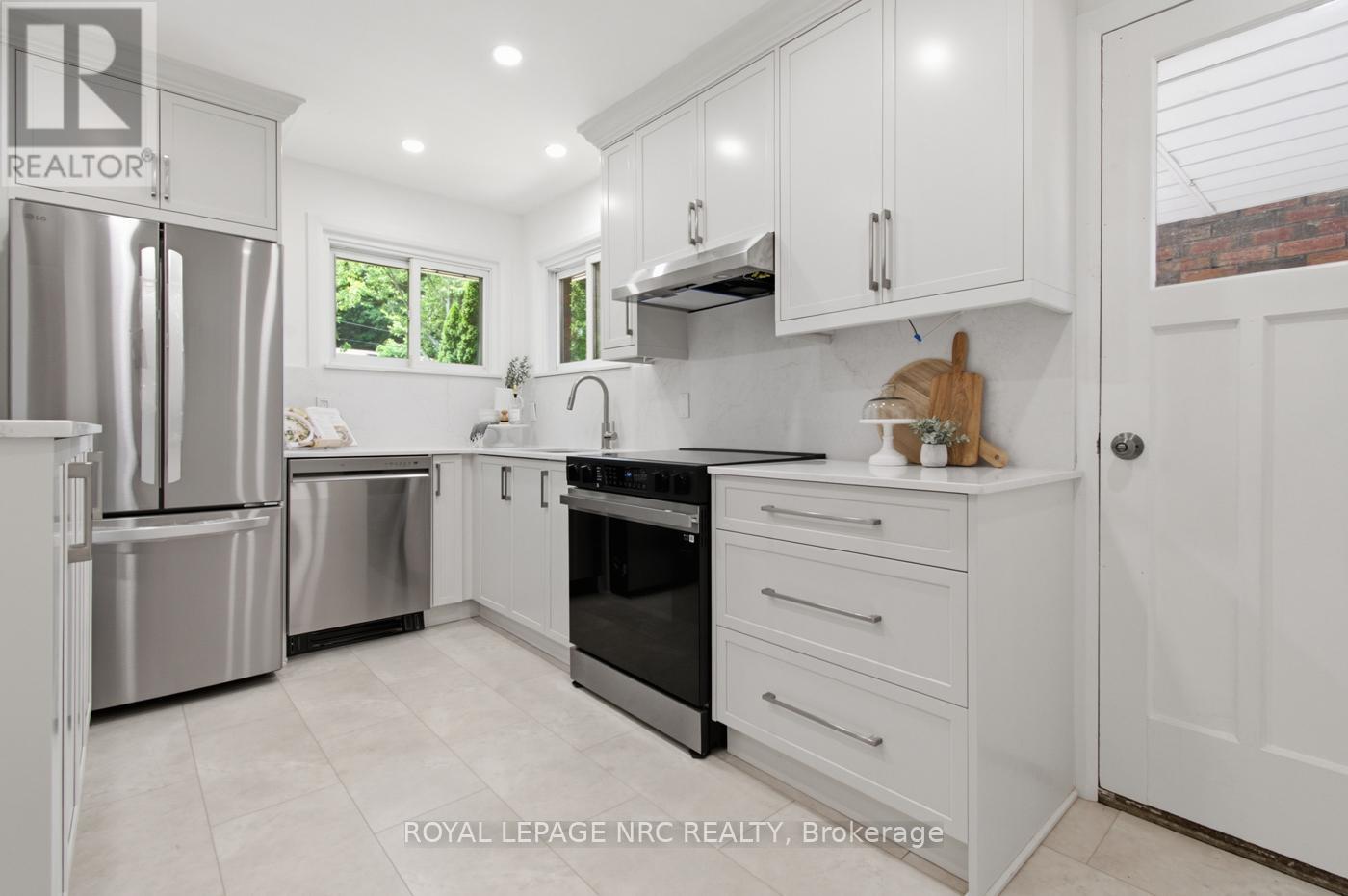 179 WOODSIDE DRIVE - 18