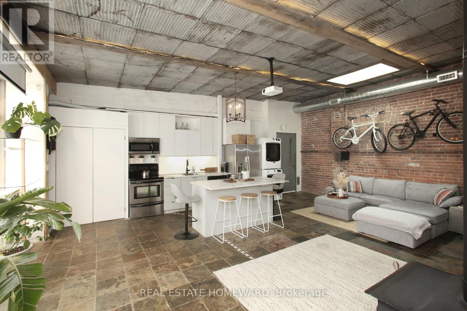 10 Ft ceilings with tin ceilings