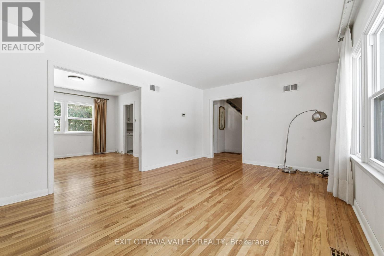 22 CABOT PLACE - 15