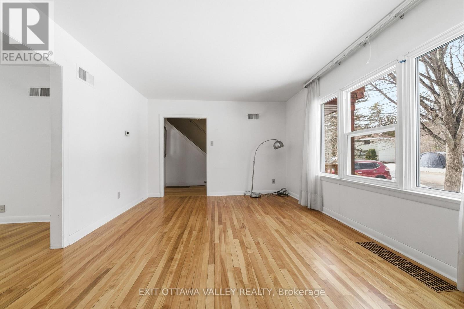 22 CABOT PLACE - 16