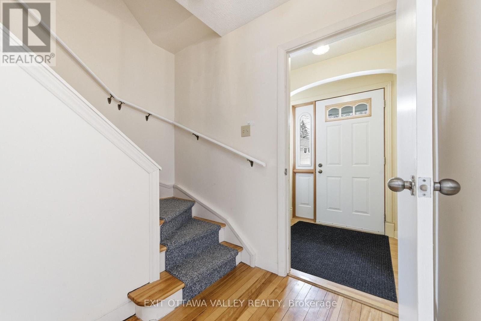 22 CABOT PLACE - 17