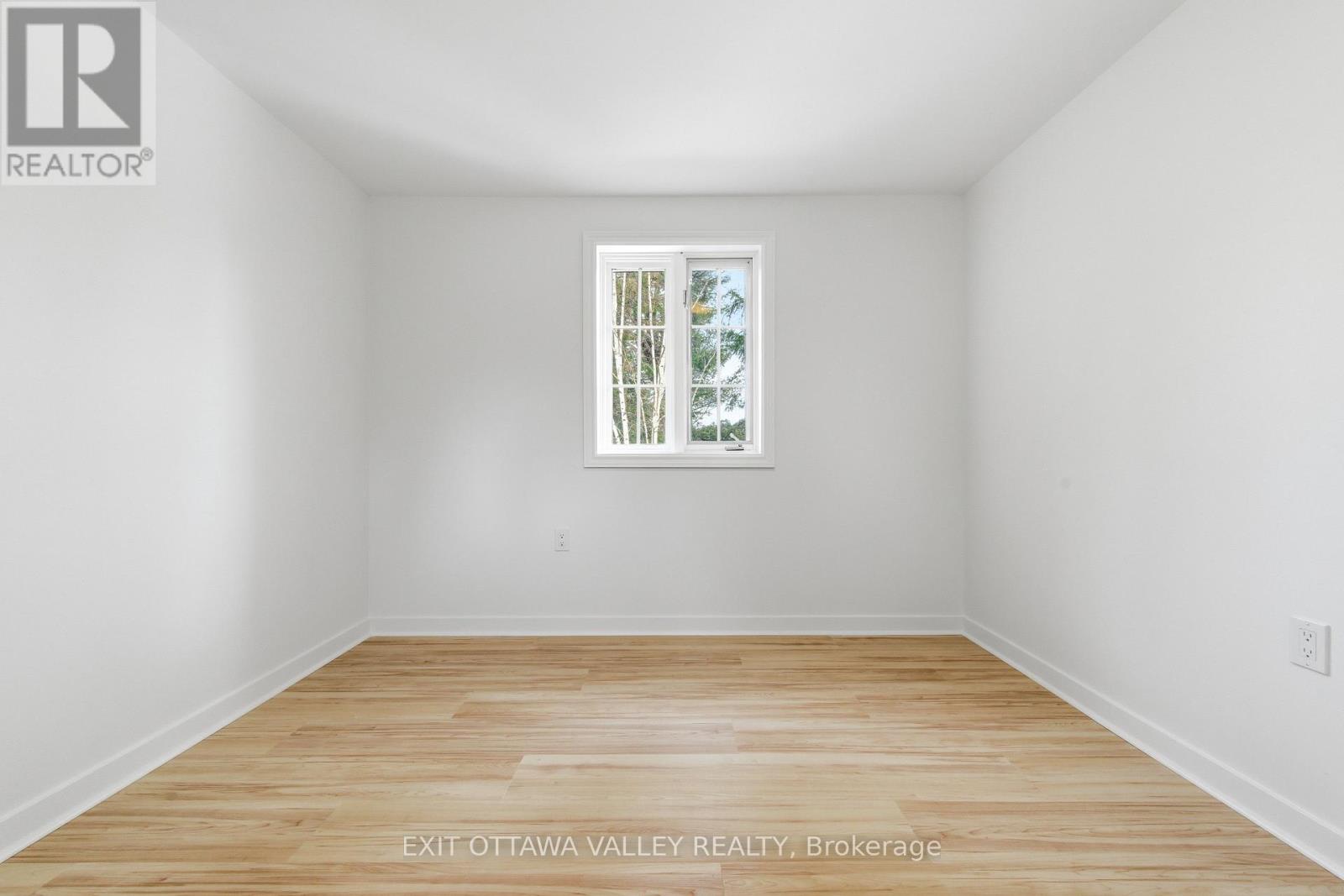 22 CABOT PLACE - 19