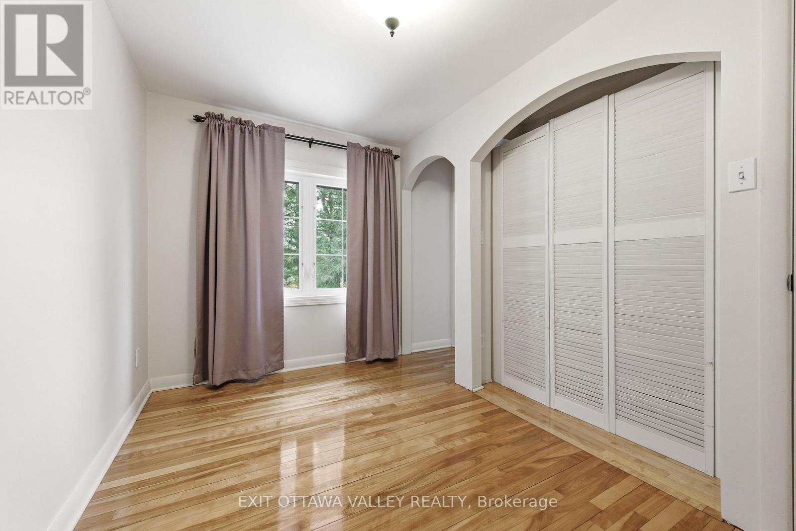 22 CABOT PLACE - 20