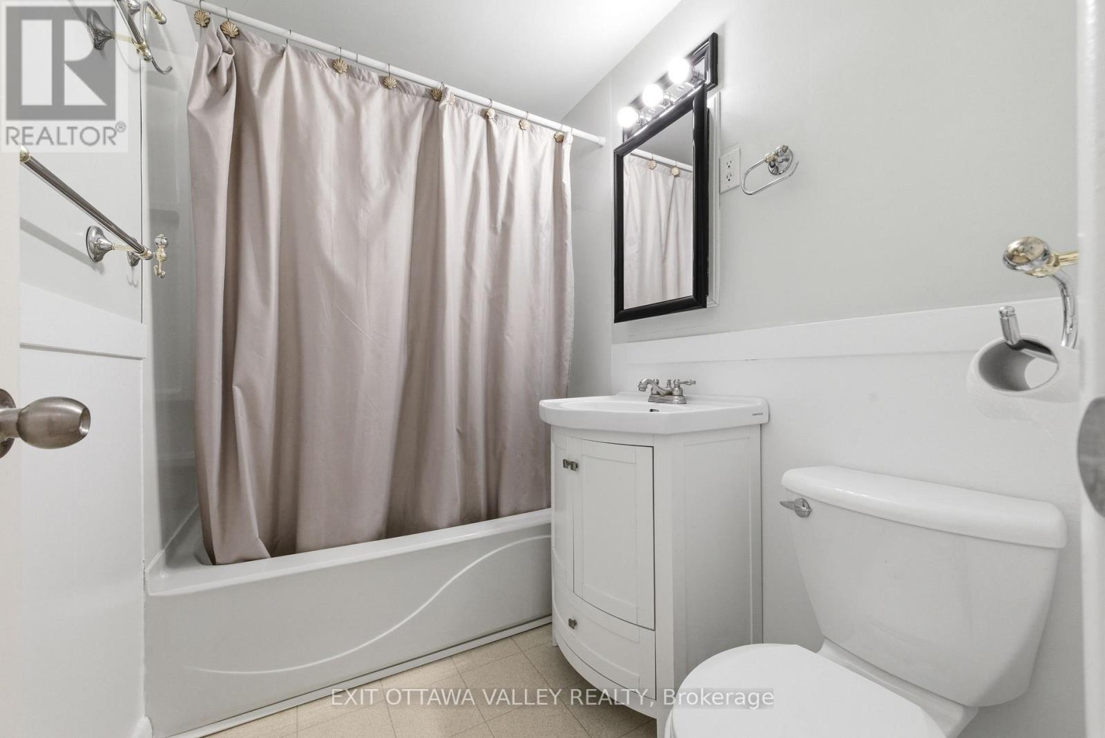 22 CABOT PLACE - 26