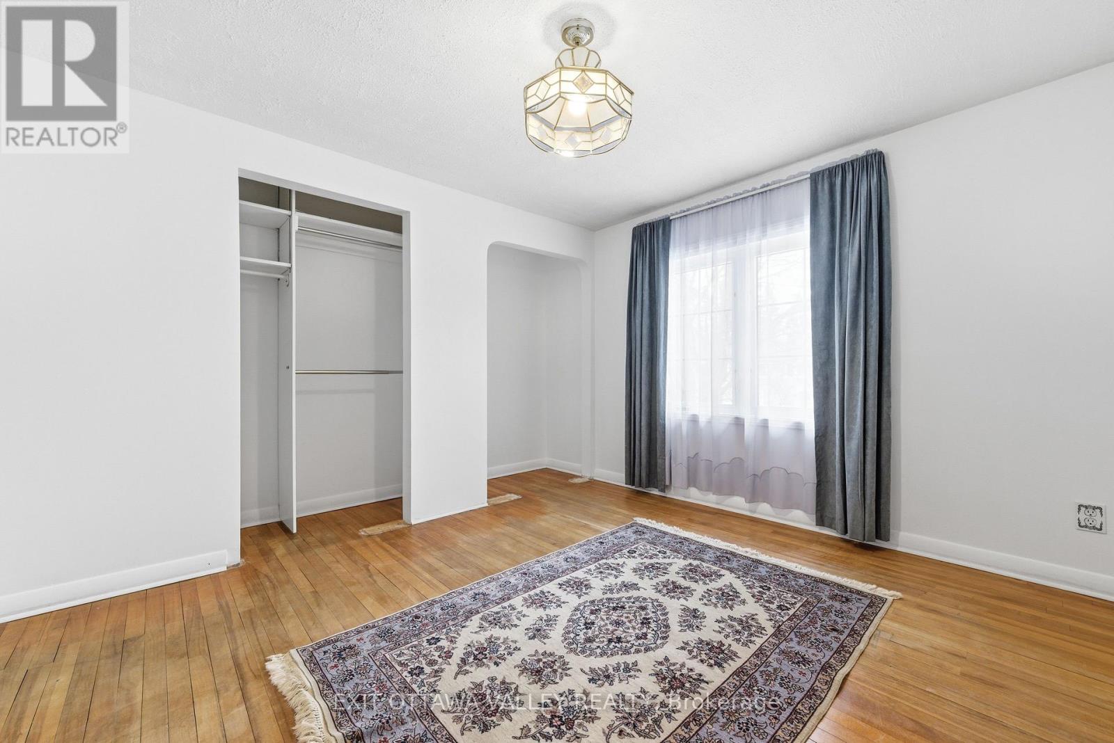 22 CABOT PLACE - 28