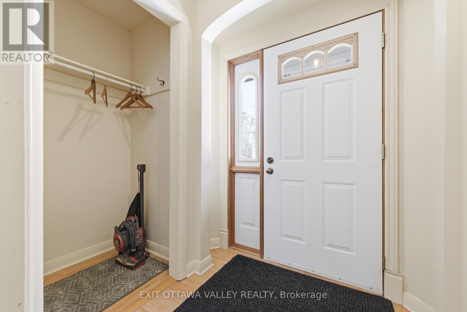 22 CABOT PLACE - 3