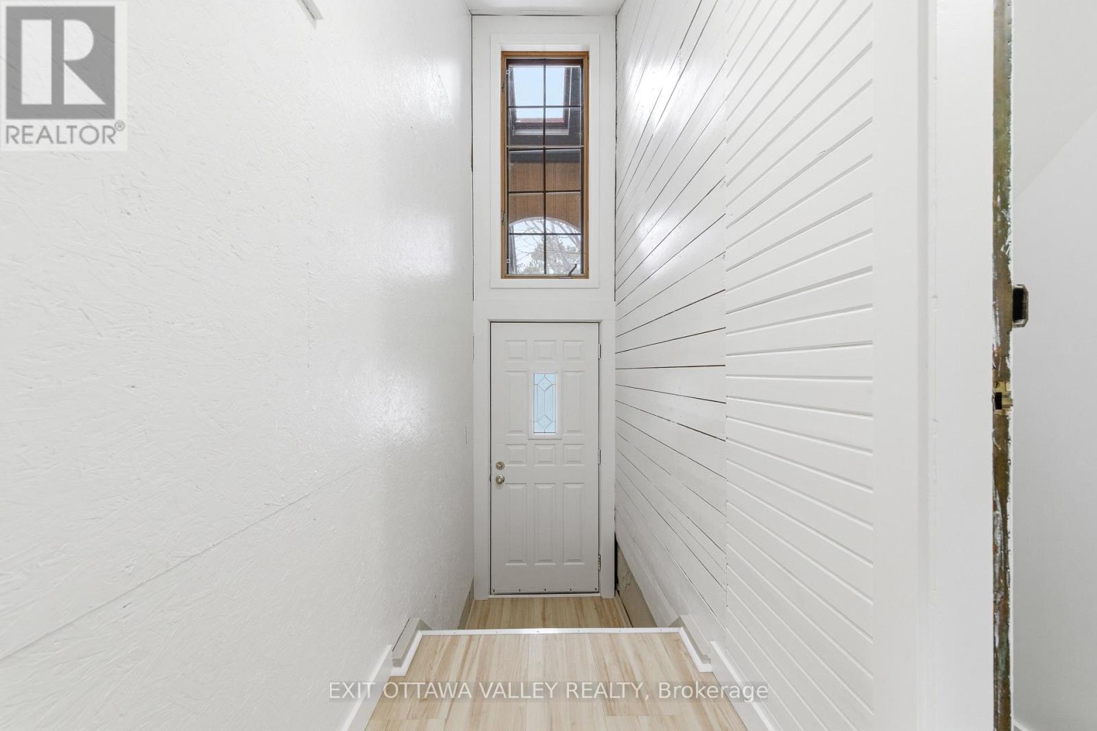 22 CABOT PLACE - 34
