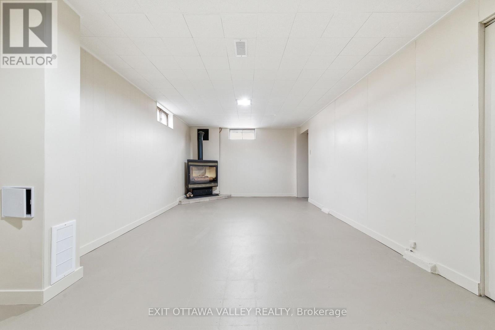 22 CABOT PLACE - 35