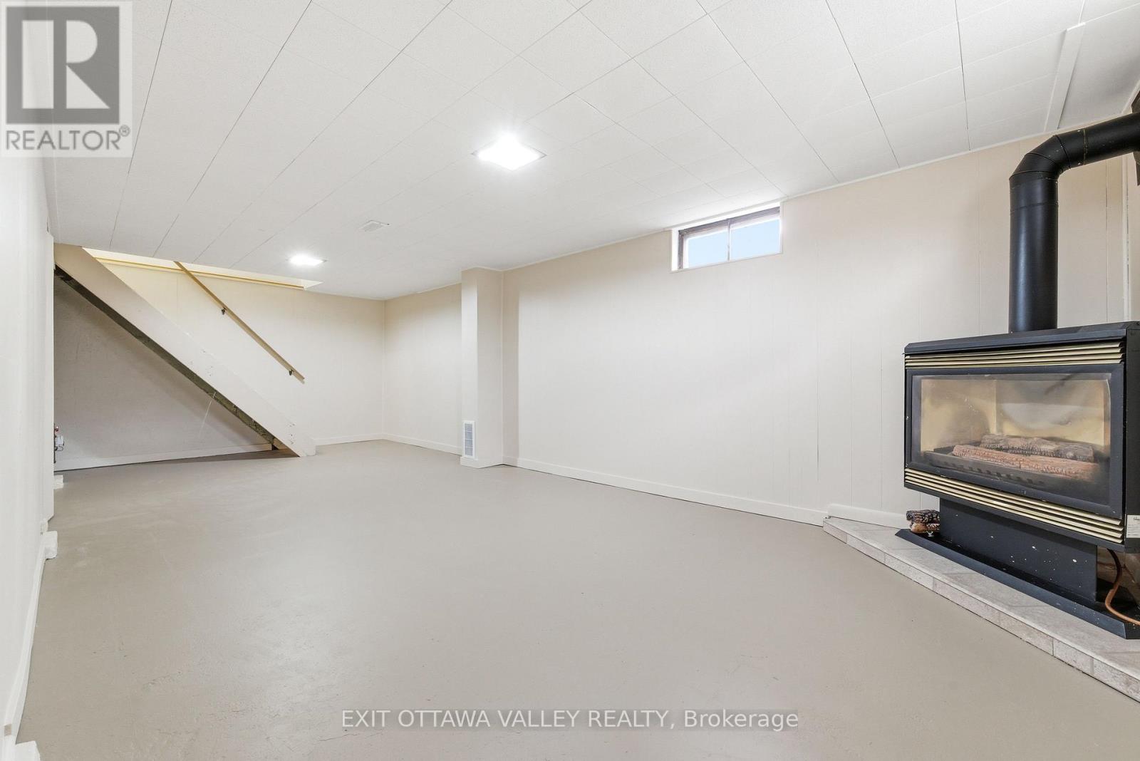 22 CABOT PLACE - 36