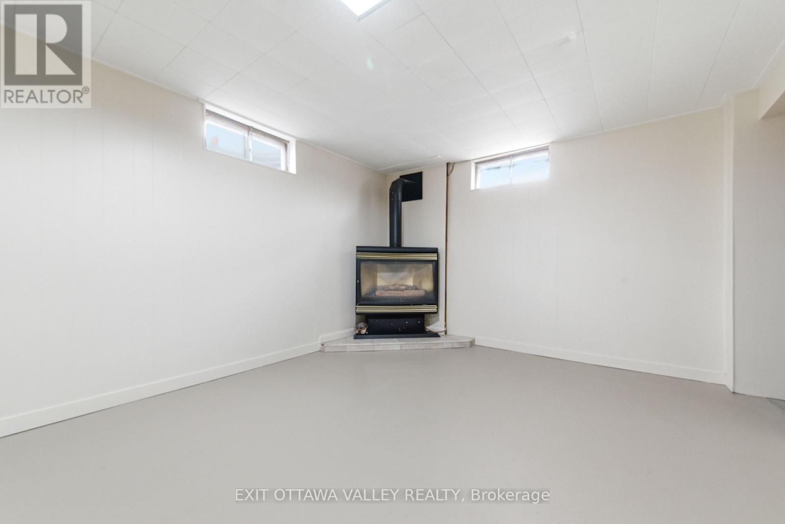 22 CABOT PLACE - 37