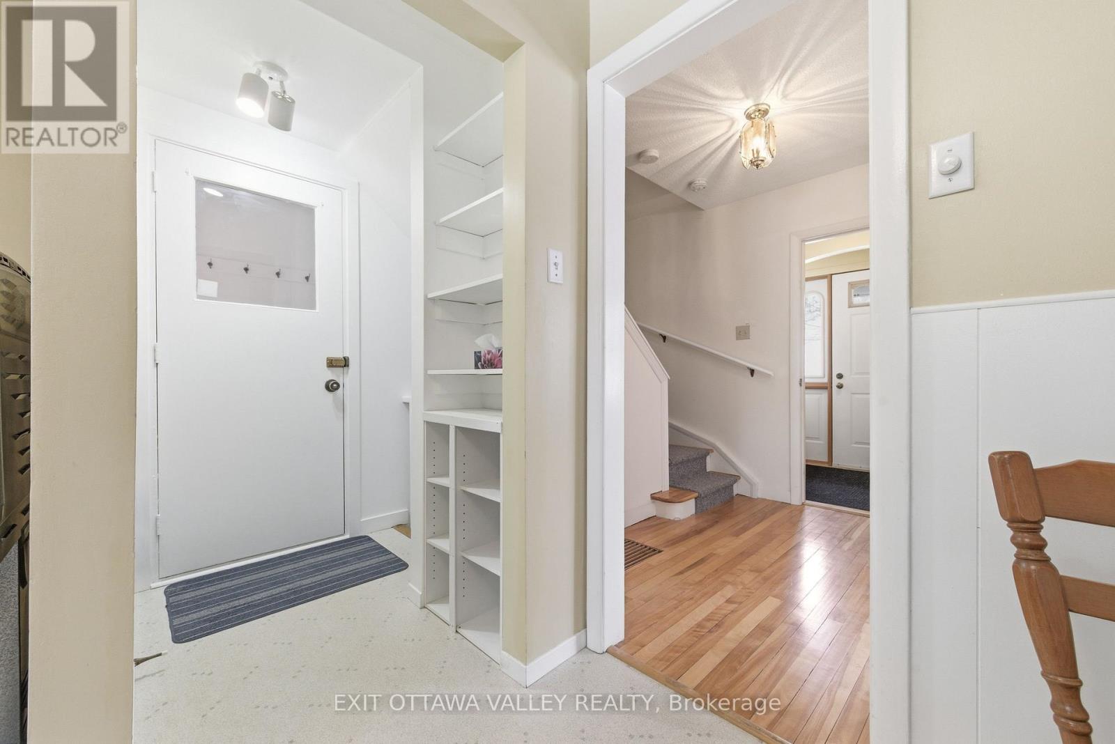 22 CABOT PLACE - 9