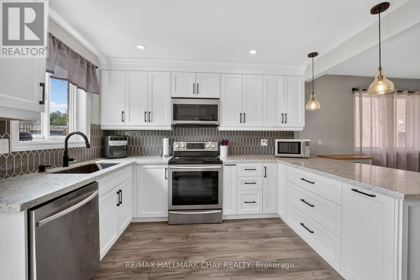 41 HODGSON DRIVE - 21