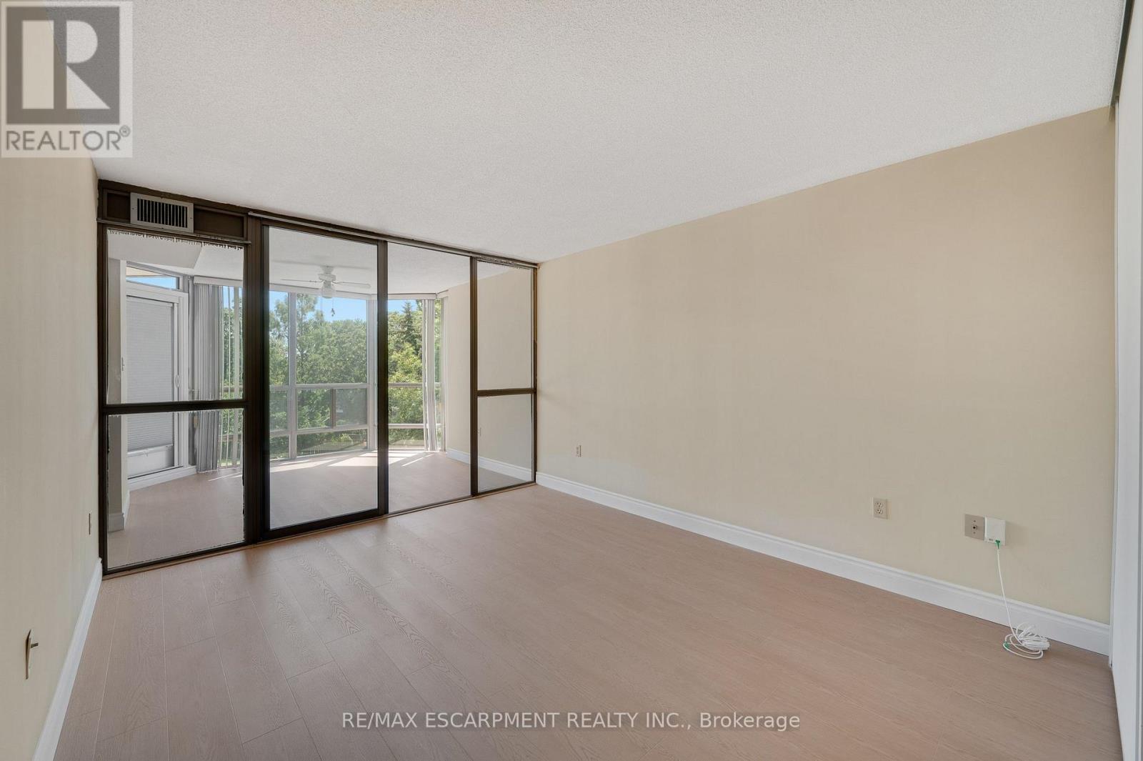 #302 5070 PINEDALE AVENUE - 11