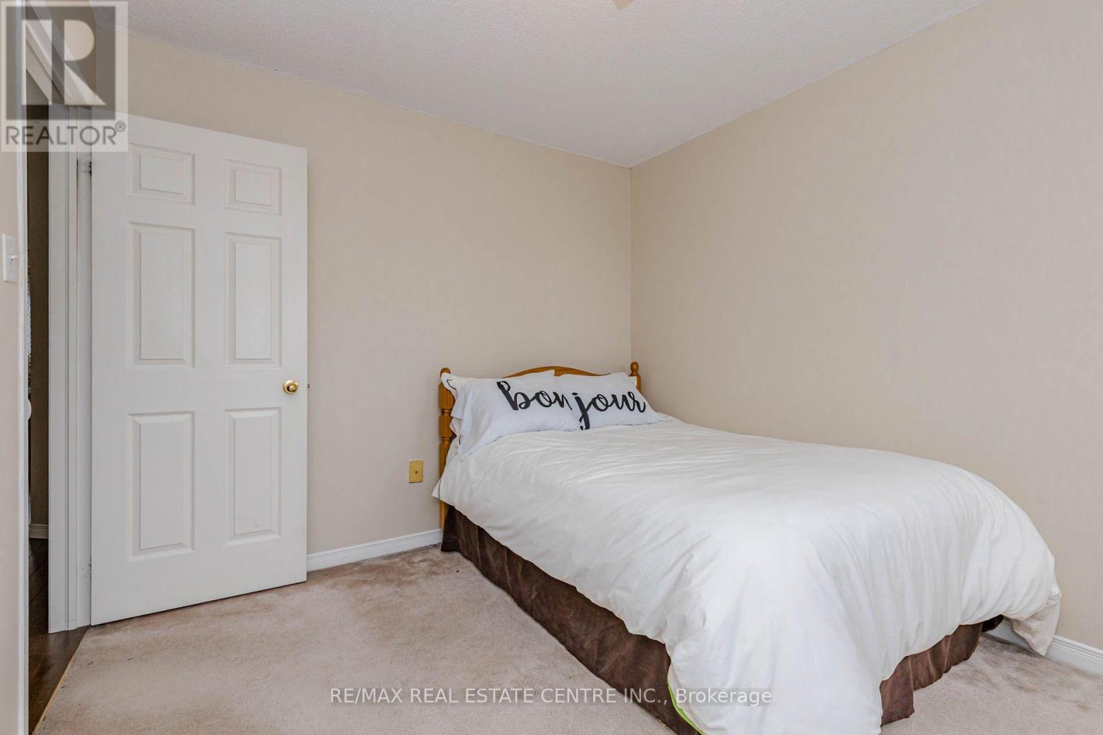 35 PRINCE CRESCENT - 21