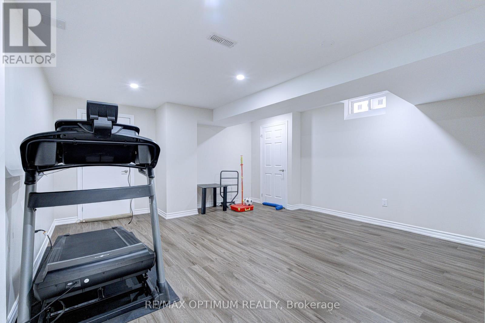 14 WATERWIDE CRESCENT - 40