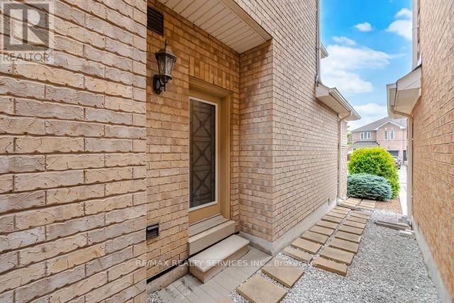 19 THORNBUSH BOULEVARD - Image 36